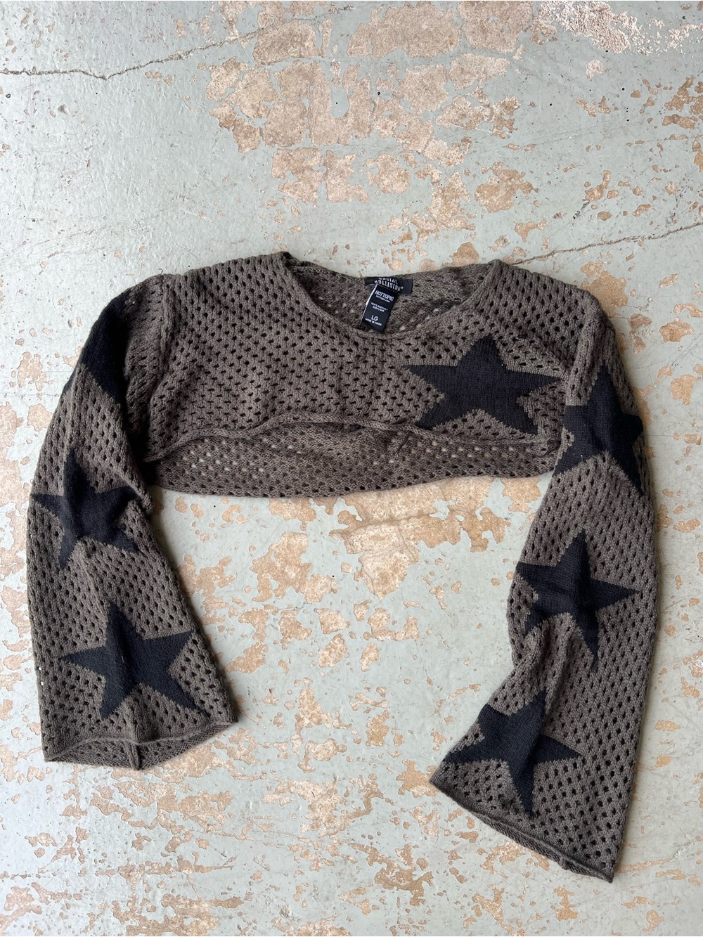 Hot Topic x Social Collision Cropped Brown Knit Top with Black Stars